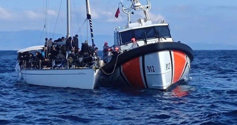 İzmir’de Yunanistan unsurlarınca geri itilen 199 düzensiz göçmen kurtarıldı
