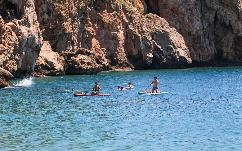 mugla-sahillerinde-bayram-yogunlugu-marmaris-fethiye-bodrum-bayramda-en-gozde-yerlerden-oldu-1779791548395.jpeg