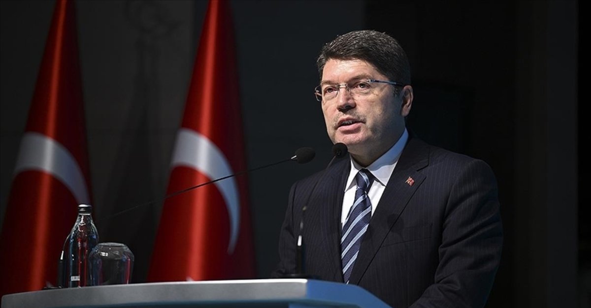 Bayrak provokasyonunda 14 gözaltı