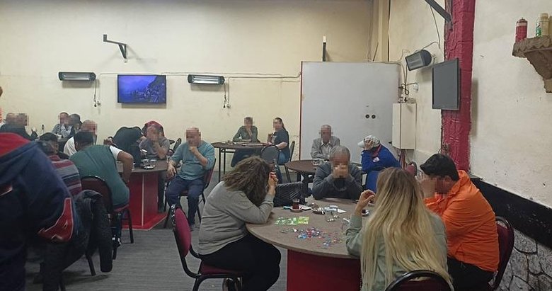 İzmir’de kumar oynayanlara baskın! 436 bin lira ceza kesildi