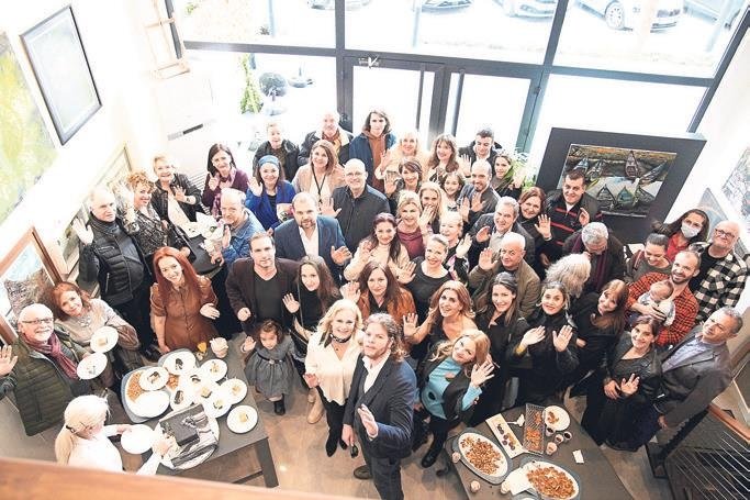 Galerisini kendi sergisiyle açtı