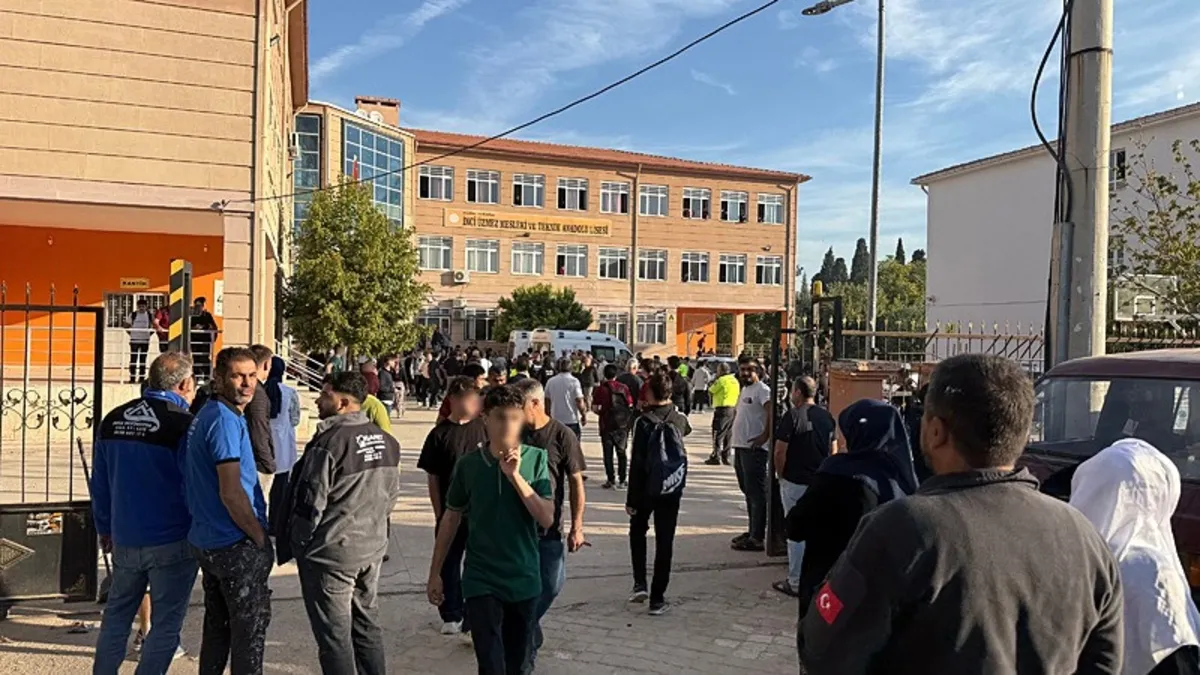 Turgutlu'da lise önünde av tüfeğiyle saldırı: 11 öğrenci yaralandı, 9 gözaltı