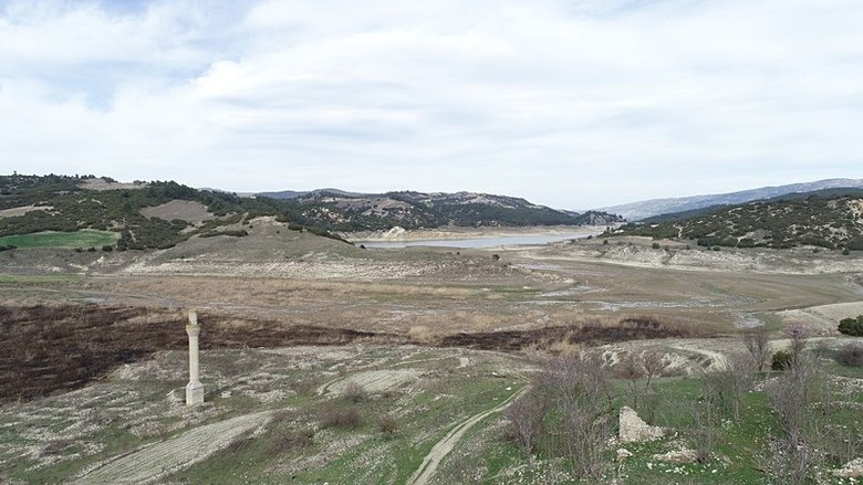 denizlide-kuraklikla-ortaya-cikmisti-6-yil-sonra-yeniden-sulara-gomuldu-1778662708812.jpeg