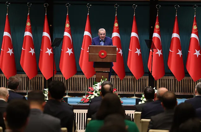 Başkan Erdoğan: Türkiye krizleri başarıyla yönetiyor