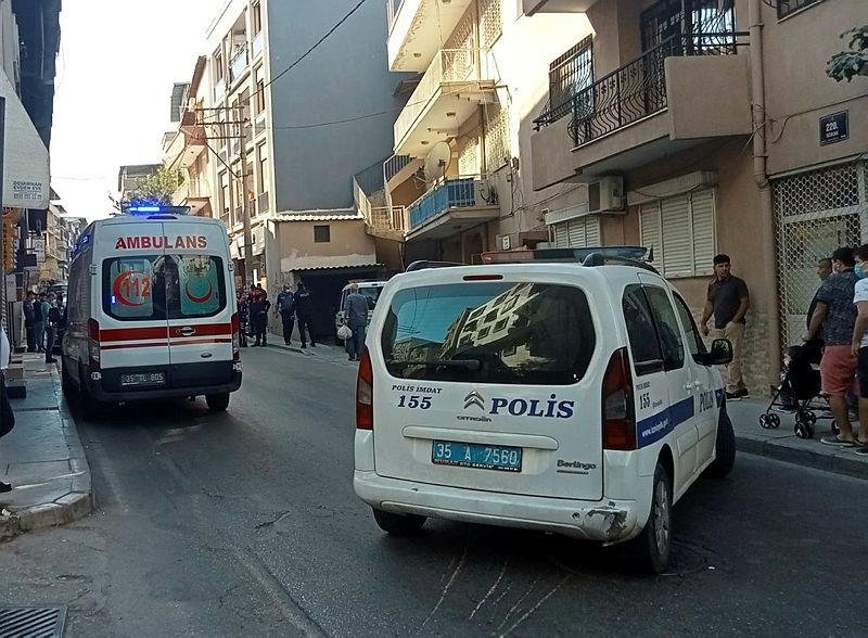 izmir de kanli olay kiz arkadasini defalarca bicaklayip intihar etti