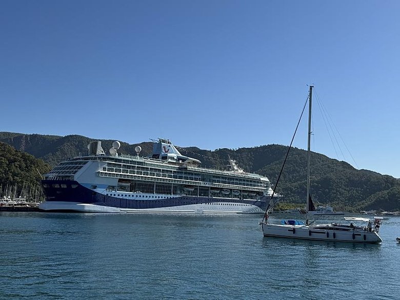 1773 yolculu kruvaziyer ana limanı Marmaris’e geldi