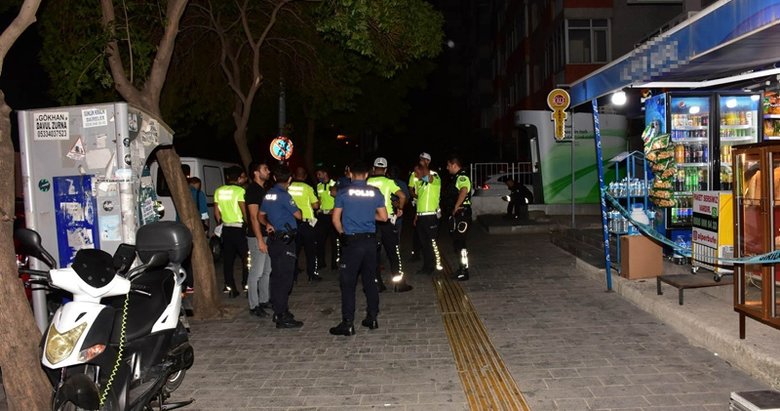 İzmir’de gece saatlerinde hareketli anlar! Kimlik göstermeyip polise bıçak çekti