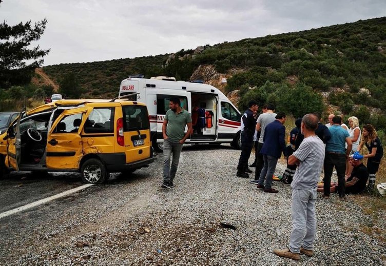 İzmir’de feci kaza! Tır’ın savrulan dorsesi taksiye çarptı