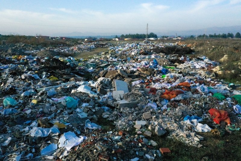 İzmir’de tarım alanları moloz çöplüğüne döndü! Gelişigüzel atılan molozlar tepki çekiyor