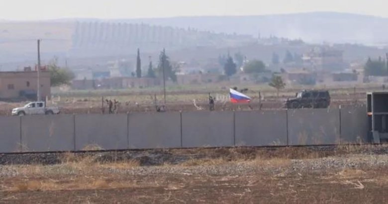 Rus ve Türk komutanlar Suriye’de kritik otoyolda teftiş yaptı