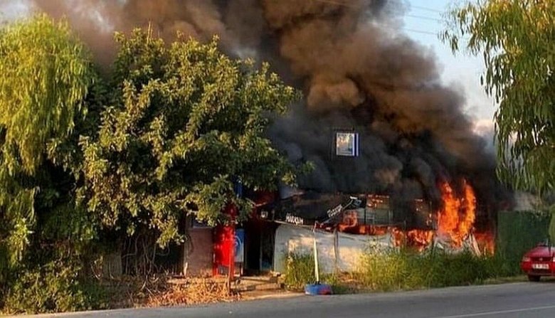 Urla’da hareketli anlar! Yangında küle döndü