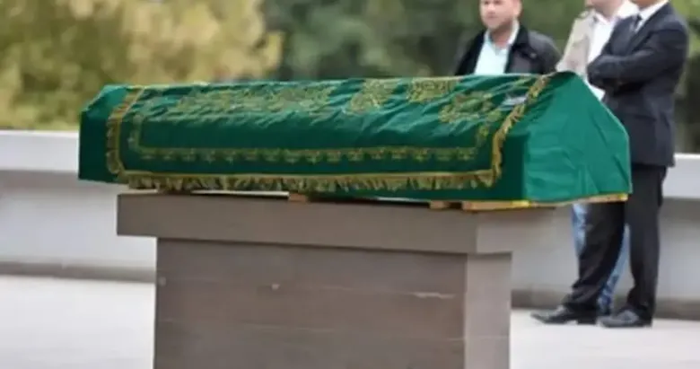 Baba ve kazada ölen oğlu yan yana defnedildi