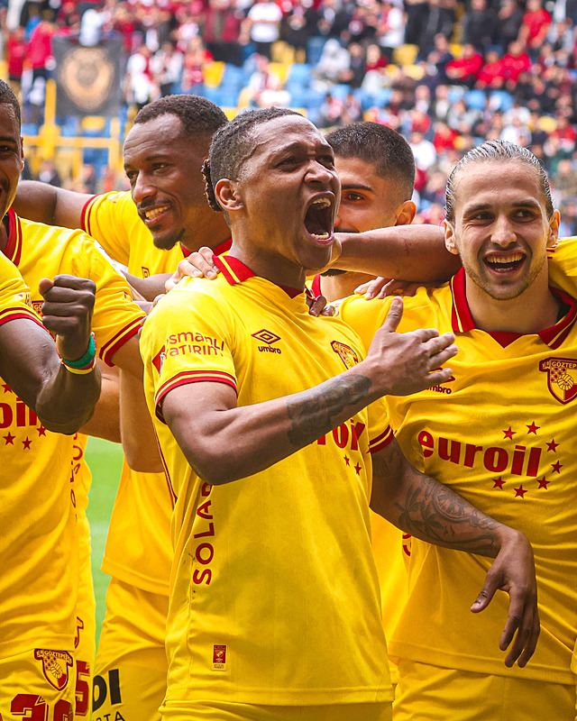 İzmir’de müthiş gece