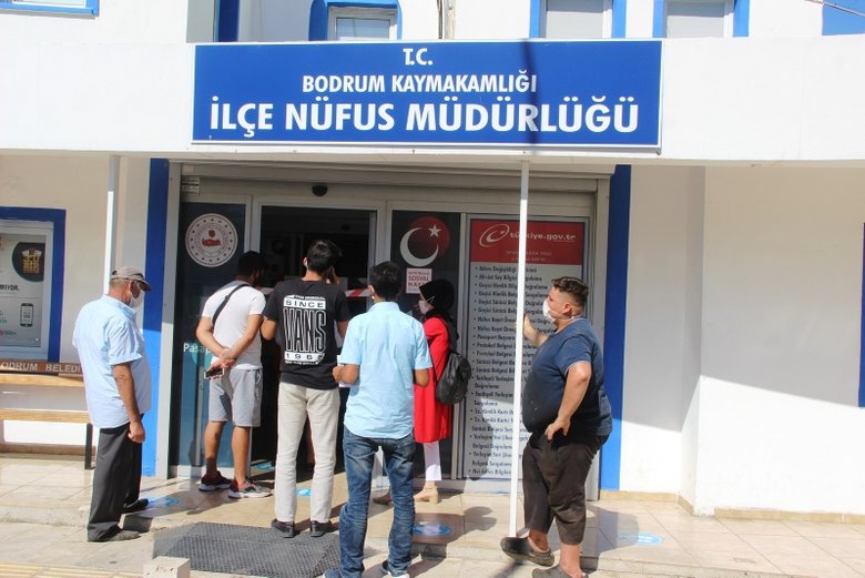 Nüfus patlaması yaşanan turizm cennetinde yazlıkçılar nüfuslarını Bodrum’a aldırıyor