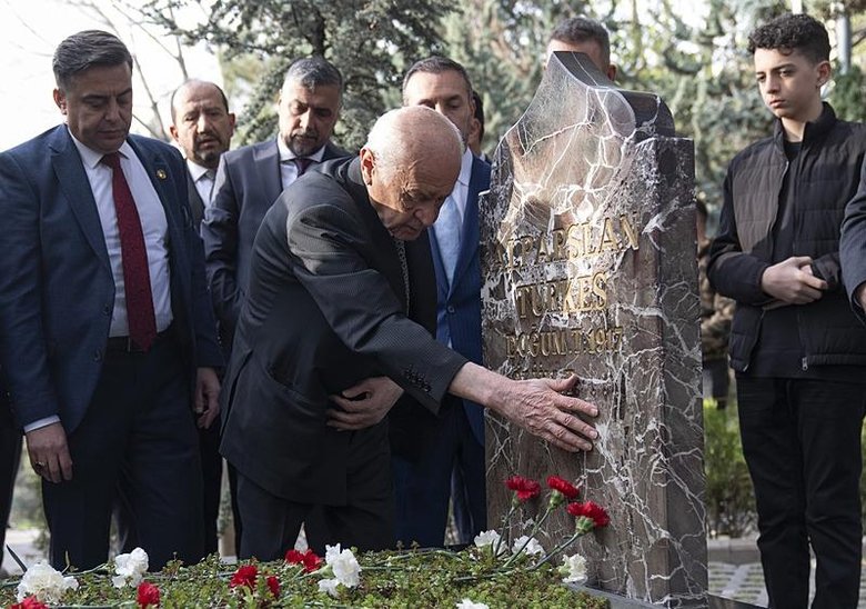 MHP lideri Devlet Bahçeli’den Meral Akşener’e İYİ Parti’nin başında dur çağrısı