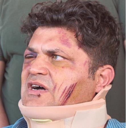 Doktoru bayıltıncaya kadar dövdüler