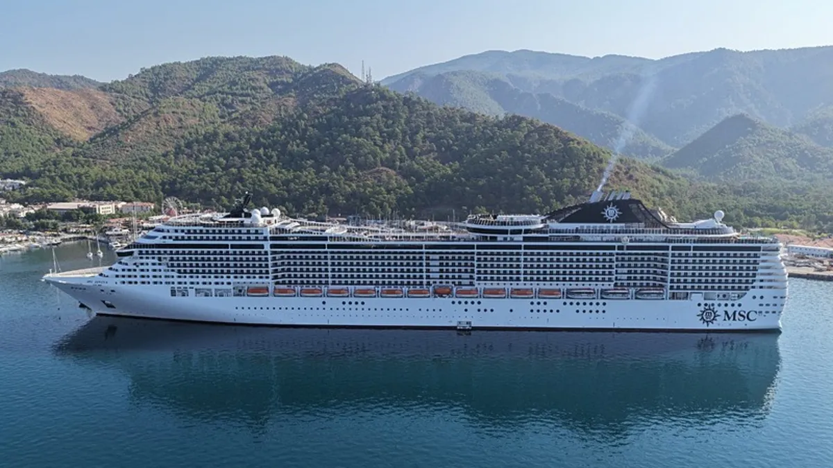 Dev kruvaziyer Marmaris'te! MSC Divina ile binlerce turist geldi