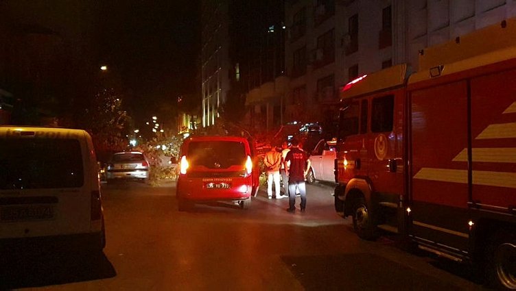 İzmir Konak’ta ağaç devrildi! 1 kişi yaralandı