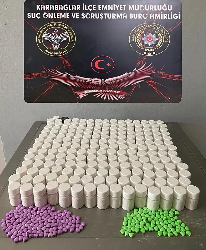 izmirde-nefes-kesen-operasyon-kendini-balkondan-sarkitip-1787141507332.png