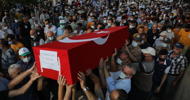 Canla başla mücadele etmişti! Yangın şehidi Erdal Tovka İzmir’de toprağa verildi