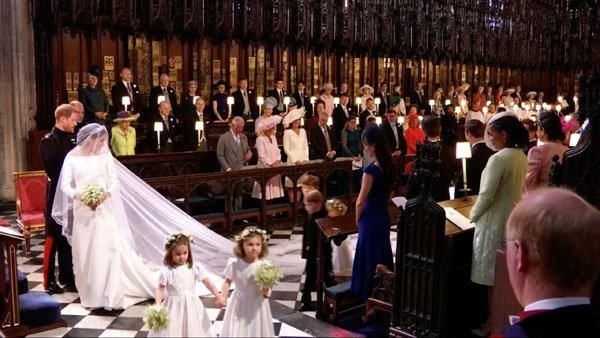 Prens Harry ve Meghan Markle evlendi