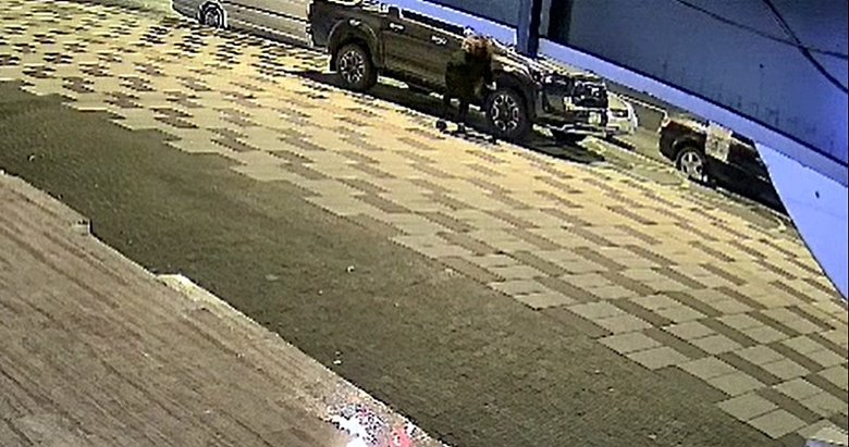 Muğla’da bir garip olay! Eline aldığı bıçakla 9 aracın lastiğini kesti