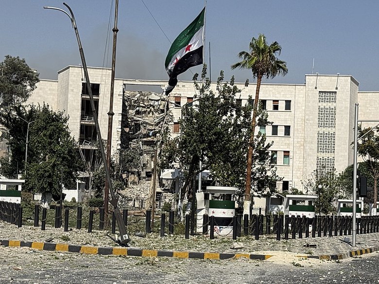 Soykırımcı İsrail Suriye’ye saldırdı! Genelkurmay ve Cumhurbaşkanlığı hedef alındı