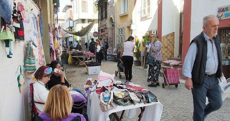 Ayvalık pazarının yeri 96 yıl sonra koronavirüs nedeniyle değişti