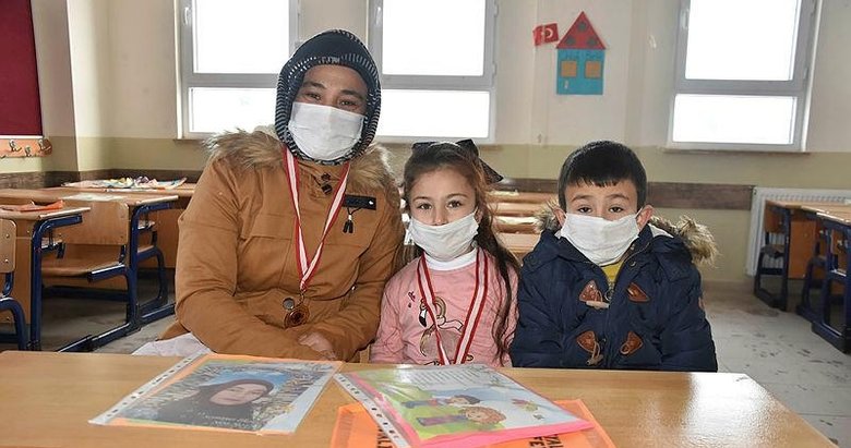 7 yaşındaki kızıyla EBA’da ’okuma- yazma’ öğrendi