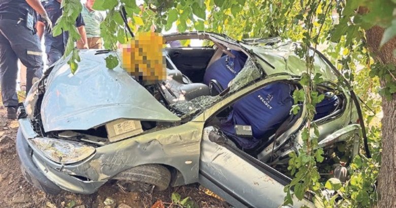 Takla atan otomobildeki biri çocuk 2 kişi öldü