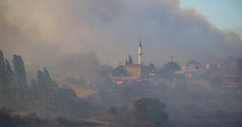 Çanakkale’de alevlerin tehdit ettiği köyler boşaltıldı