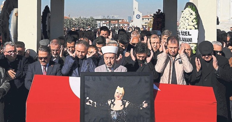 Muazzez Abacı’ya duygu yüklü veda