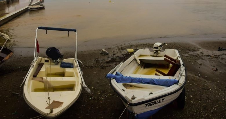 Datça’da deniz 15 dakikada çamurla kaplandı