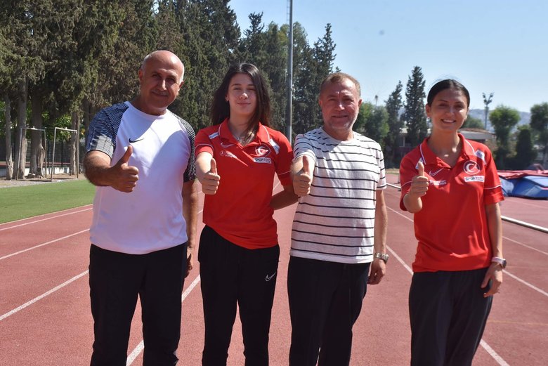 Aysel Önder, Paris 2024 Paralimpik Oyunları’na giden İzmirli tek sporcu olacak