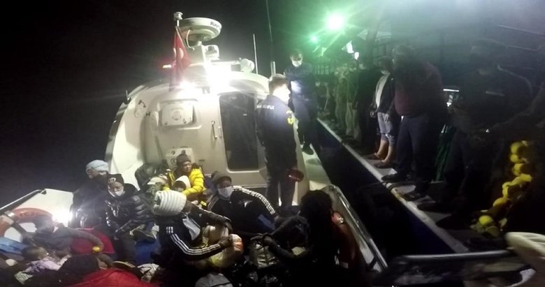 Yunan unsurlarınca Türk karasularına bırakılan 17 göçmen kurtarıldı