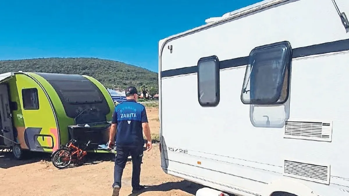 Ayvalık’ta düzensiz karavan parkına belediye son verdi