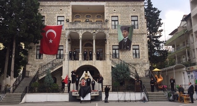 Yıllara meydan okuyan tarihi hazineler de dayanamadı