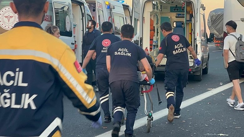 Bolu’da feci kaza: yolcu otobüsü kamyona çarptı: 1 ölü 10 yaralı