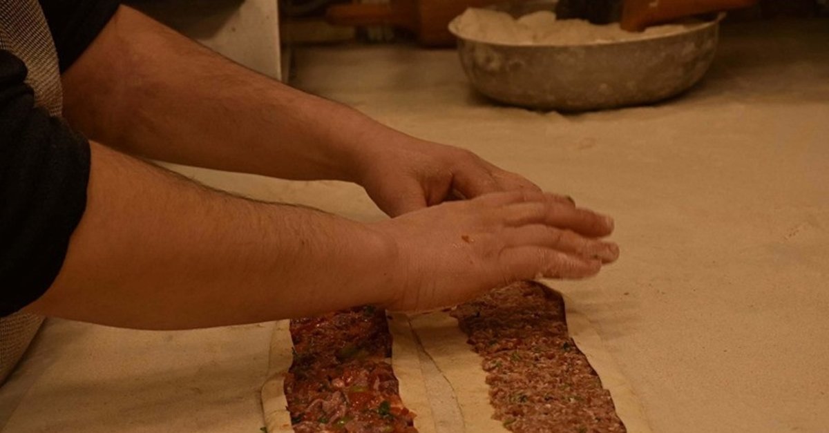 İzmir'de 'askıda kıymalı pide' uygulaması başladı!