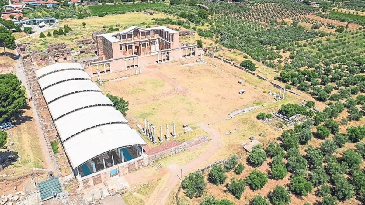 Lidya’nın dev surunda Asur izi