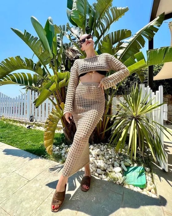 Fahriye Evcen peş peşe paylaştı: Burak Özçivit kayıtsız kalamadı