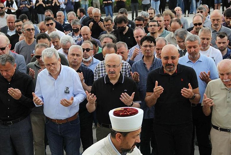 İzmir’deki acı kazada hayatını kaybeden Öykü gözyaşlarıyla uğurlandı