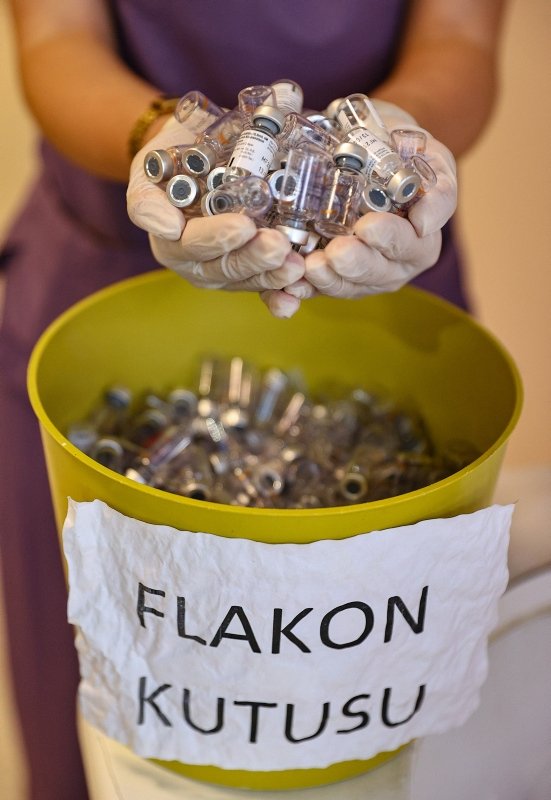 İzmir'de yoğun mesai! Günlük 101 bin doz aşı