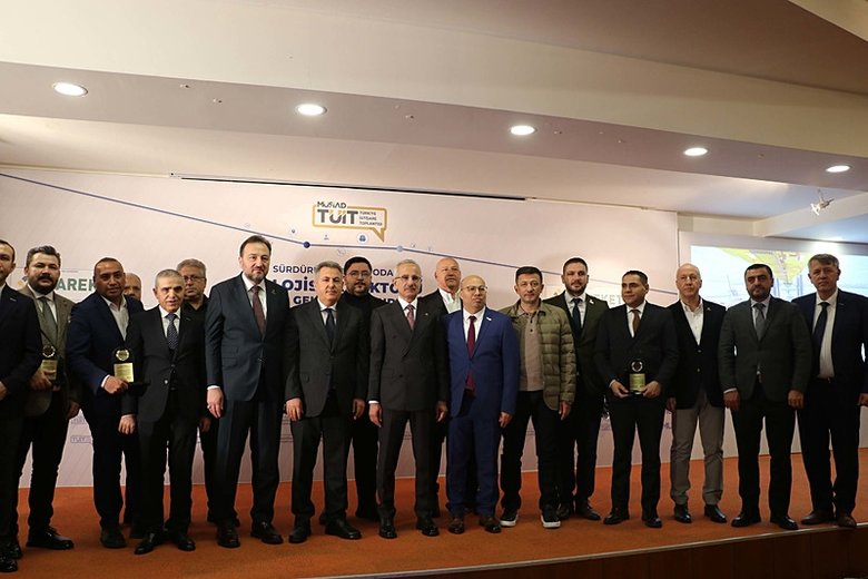 Bakan Uraloğlu’ndan İzmir’e yüksek hızlı tren müjdesi