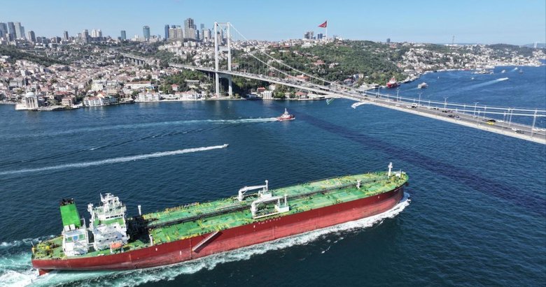 Türk boğazlarından 20 yılda 2 milyona yakın gemi geçti