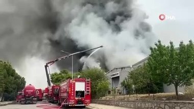 Uşak’ta tekstil fabrikasında yangın! Dumanlar gökyüzünü kapladı