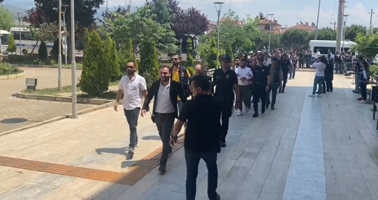 İzmir’de zehir tacirlerine büyük darbe: Operasyonda 32 tutuklama