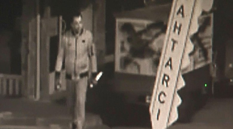 İzmir’de ekmeğinin peşinde olan kadının seyyar aracına çirkin saldırı