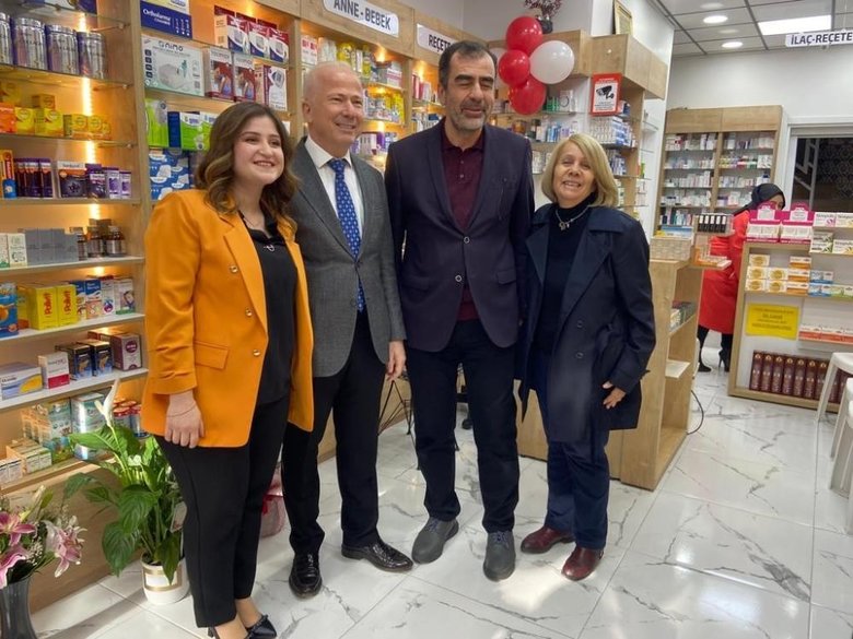 Stajyer olarak girdiği eczaneni patronu oldu