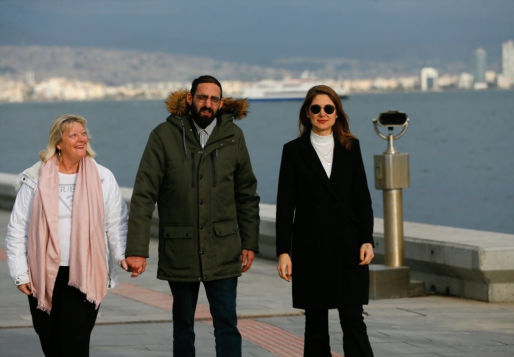 İzmir’de buluştular! İngiliz kadın Julie Beston ile Türk genci Tayfun Erdem’in ’kalpten’ bağlılığı!